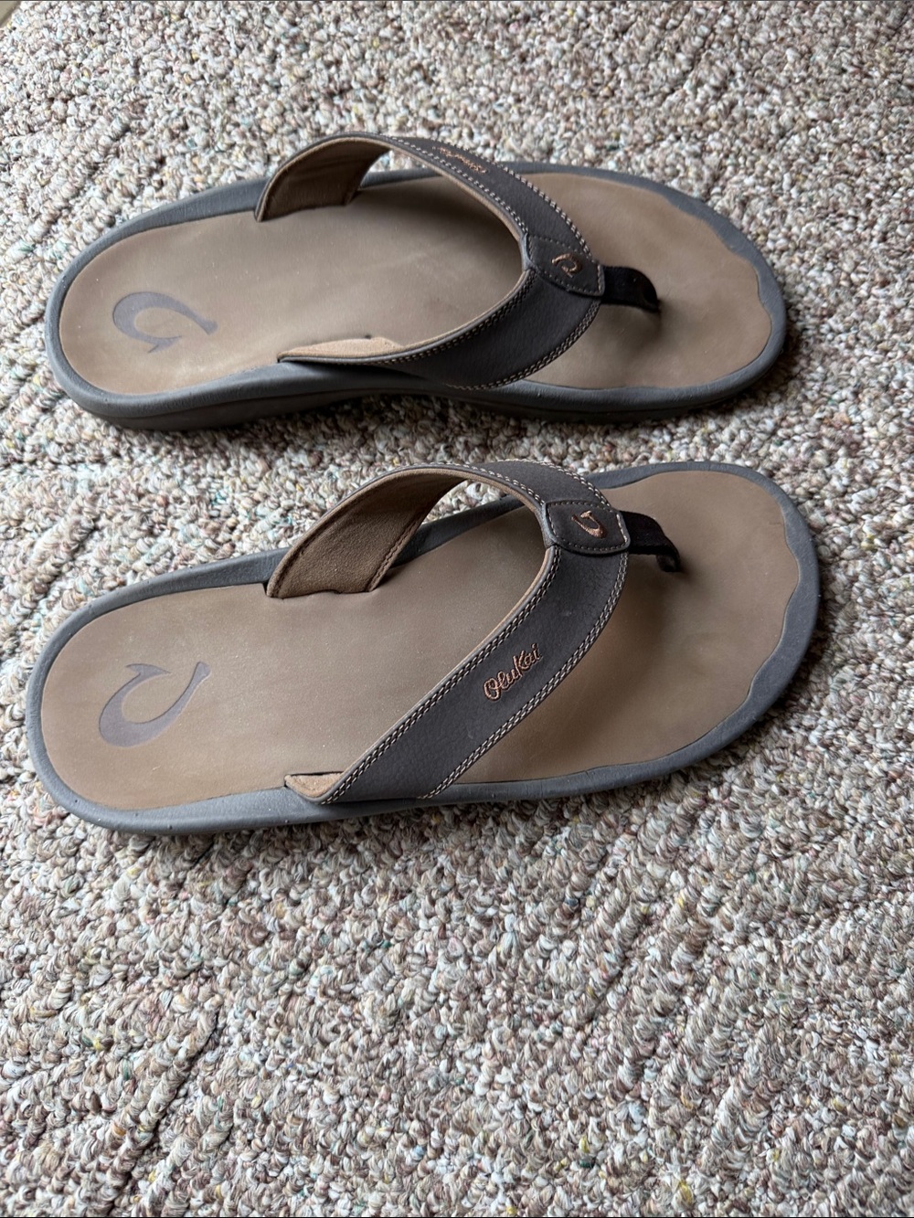 Olukai Men’s Brown Leather Flip Flop Sandals size 13